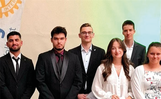 Markus Überholz (Präsident RC Velbert) und die Preisträger sowie Reinhard Schulze Neuhoff (RC Velbert)